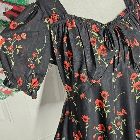Ember red and black floral shirt size L - Picture 2 of 4